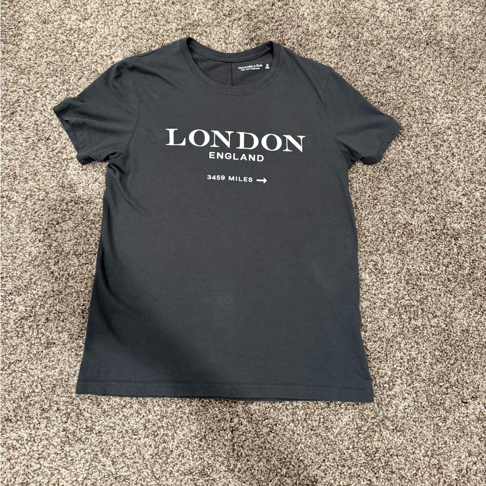Abercrombie & Fitch Grey Graphic Tee